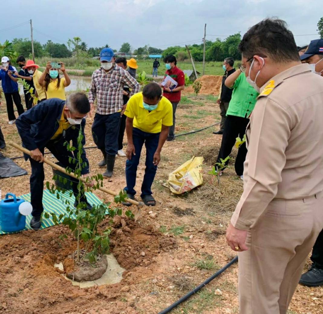 ?จังหวัดราชบุรี-พช.ราชบุรี ร่วมต้อนรับ การทัศนศึกษาดูงาน ของคณะกรรมาธิการและคณะอนุกรรมาธิการติดตามการใช้จ่ายเงินกู้ตามพระราชกำหนดให้อำนาจกระทรวงการคลังกู้เงิน เพื่อแก้ไขปัญหา เยียวยา และฟื้นฟูเศรษฐกิจ และสังคมที่ได้รับผลกระทบจากการระบาดของโรคติดเชื้อไวรัสโคโรนา 2019 พ.ศ. 2563