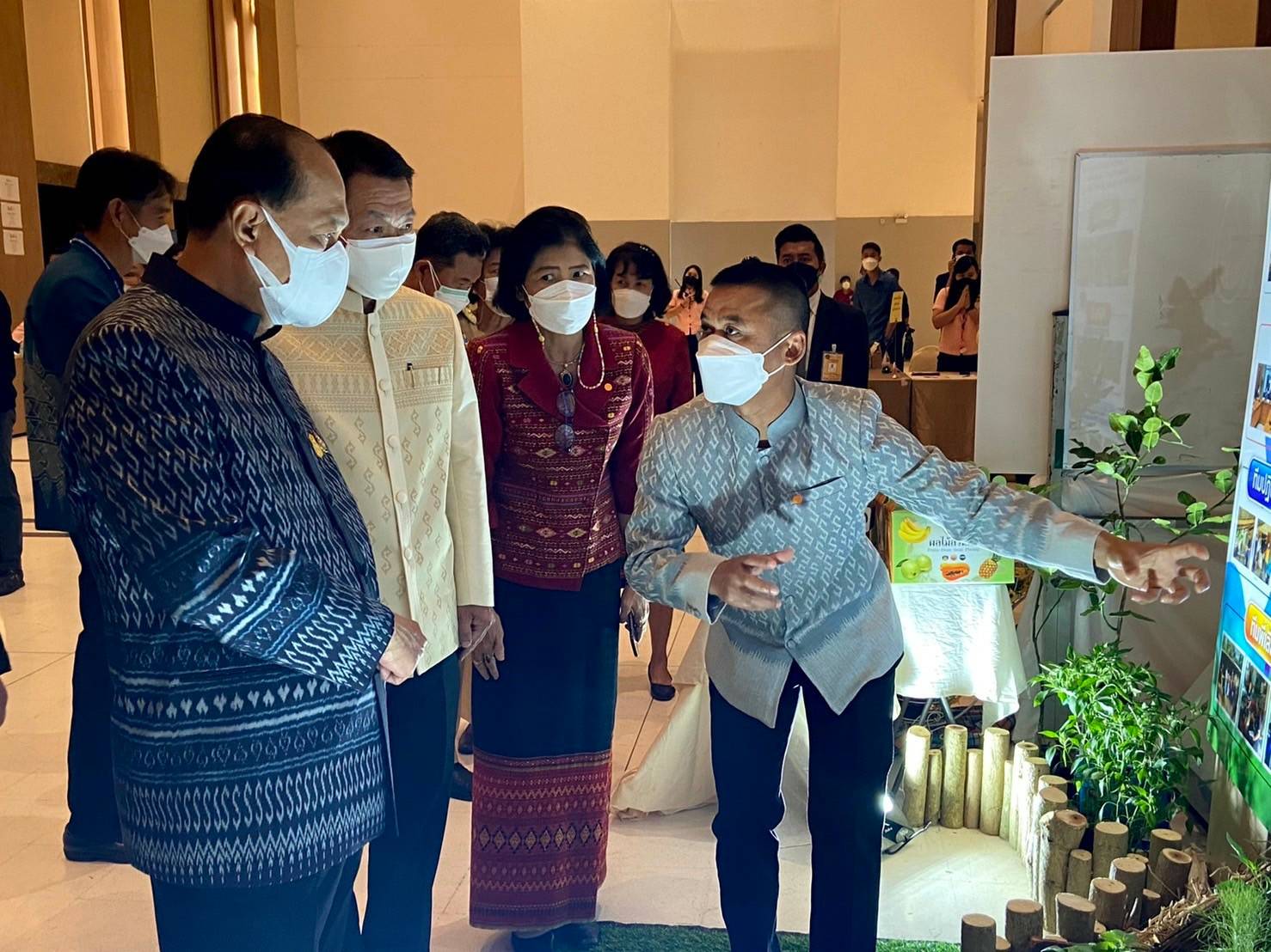 ?มท.1 มอบนโยบายขจัดความยากจนและพัฒนาคนทุกช่วงวัยอย่างยั่งยืน 27 จังหวัด ภาคกลาง พุ่งเป้ามุ่งผลสัมฤทธิ์ ใช้ระบบ TPMAP เป็นเข็มทิศ เร่งขจัดความยากจนเดินหน้าช่วยเหลือพี่น้องประชาชนที่ยากลำบาก มีทุกข์ สร้างรอยยิ้มยกระดับคุณภาพชีวิต ให้ “อยู่รอด พอเพียง ยั่งยืน”