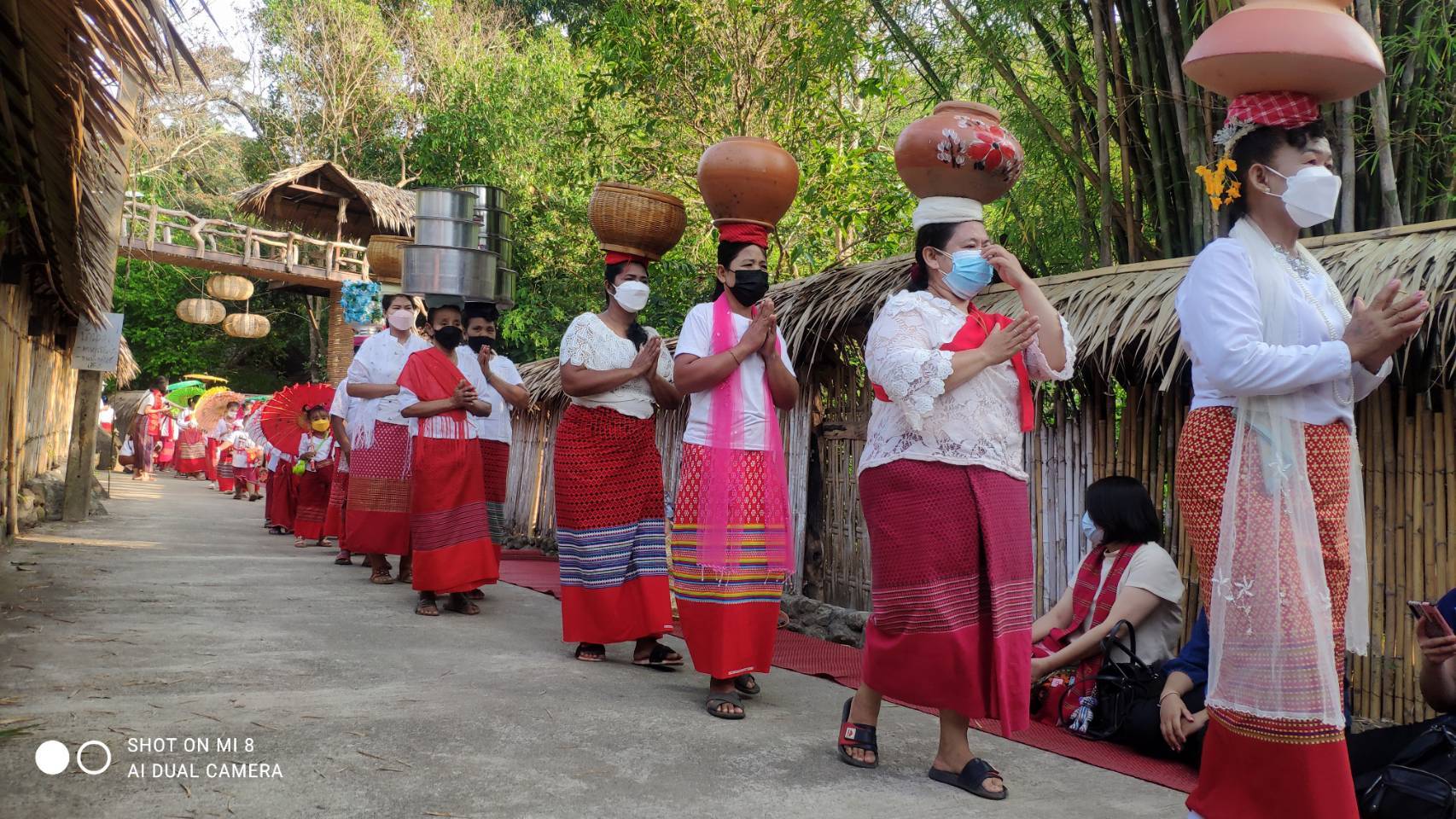 ?จังหวัดราชบุรี เปิดหมู่บ้าน OTOP นวัติวิถี ส่งเสริมท่องเที่ยวชุมชน กระตุ้นเศรษฐกิจฐานราก (บ้านมอญห้วยน้ำใส) หมู่ที่ 3 ตำบลสวนผึ้ง อำเภอสวนผึ้ง จังหวัดราชบุรี ตามโครงการส่งเสริมกระบวนการพัฒนาเศรษฐกิจฐานรากชุมชนท่องเที่ยวด้วยแนวคิดการจัดกิจกรรมส่งเสริมการเรียนรู้ที่นักท่องเที่ยวลงมือปฏิบัติ (D-HOPE)  ? ?