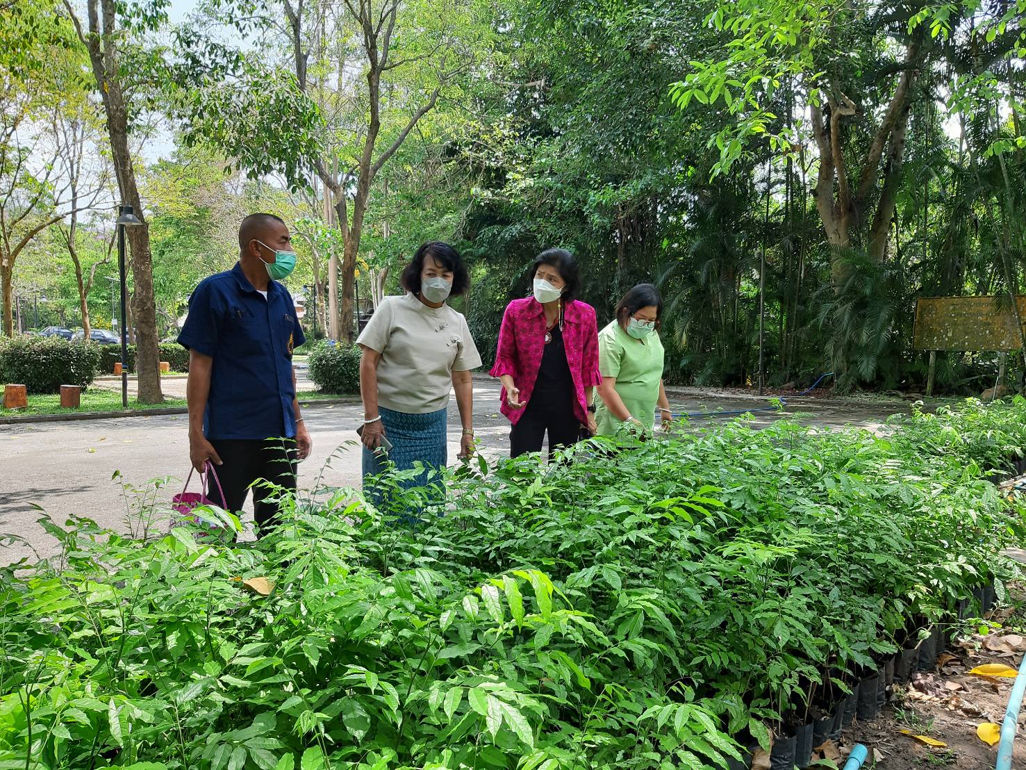 ? พช.ราชบุรี เดินหน้าขยายผลการดำเนินงานตามแนวพระราชดำริฯ ร่วมกับอุทยานธรรมชาติวิทยาอันเนื่องมาจากพระราชดำริ สมเด็จพระกนิษฐาธิราชเจ้า กรมสมเด็จพระเทพรัตนราชสุดาฯ สยามบรมราชกุมารี ในการเตรียมความพร้อมเพื่อขับเคลื่อนโครงการ 9;10 ปฏิบัติบูชา “สืบสาน รักษา ต่อยอด” แนวพระราชดำริ ประจำปี 2565