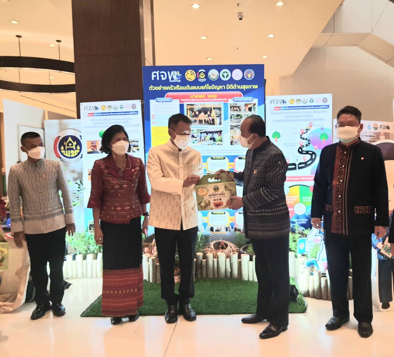 ?มท.1 มอบนโยบายขจัดความยากจนและพัฒนาคนทุกช่วงวัยอย่างยั่งยืน 27 จังหวัด ภาคกลาง พุ่งเป้ามุ่งผลสัมฤทธิ์ ใช้ระบบ TPMAP เป็นเข็มทิศ เร่งขจัดความยากจนเดินหน้าช่วยเหลือพี่น้องประชาชนที่ยากลำบาก มีทุกข์ สร้างรอยยิ้มยกระดับคุณภาพชีวิต ให้ “อยู่รอด พอเพียง ยั่งยืน”