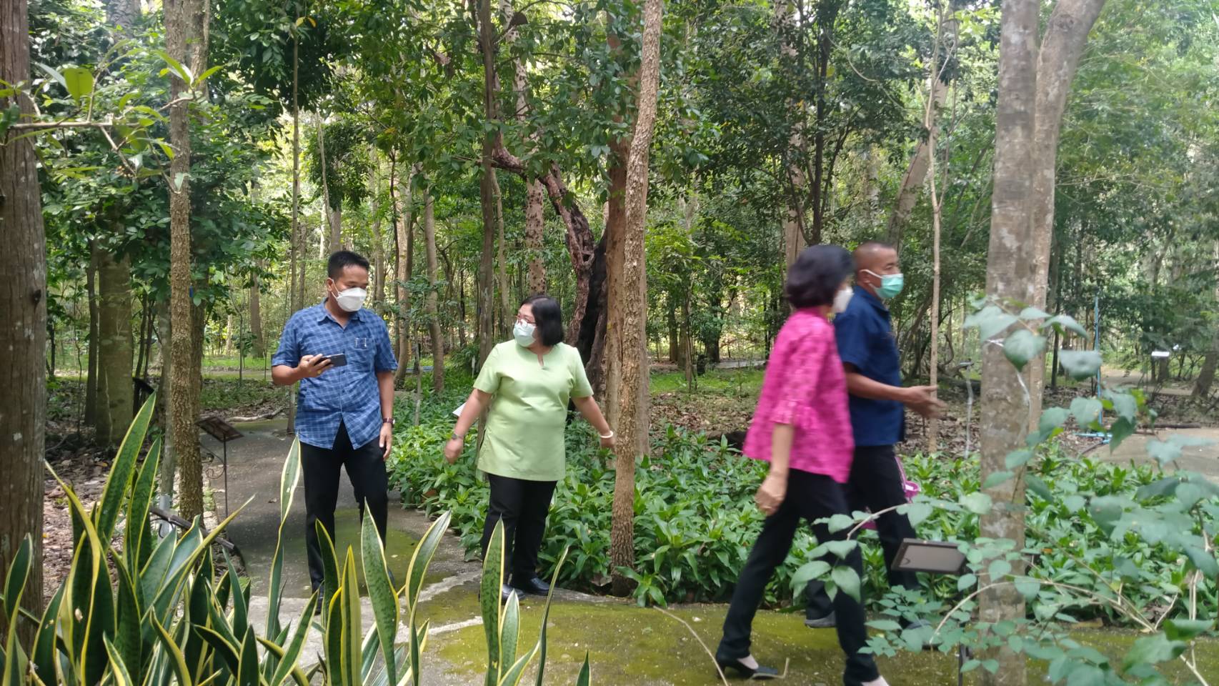 ? พช.ราชบุรี เดินหน้าขยายผลการดำเนินงานตามแนวพระราชดำริฯ ร่วมกับอุทยานธรรมชาติวิทยาอันเนื่องมาจากพระราชดำริ สมเด็จพระกนิษฐาธิราชเจ้า กรมสมเด็จพระเทพรัตนราชสุดาฯ สยามบรมราชกุมารี ในการเตรียมความพร้อมเพื่อขับเคลื่อนโครงการ 9;10 ปฏิบัติบูชา “สืบสาน รักษา ต่อยอด” แนวพระราชดำริ ประจำปี 2565