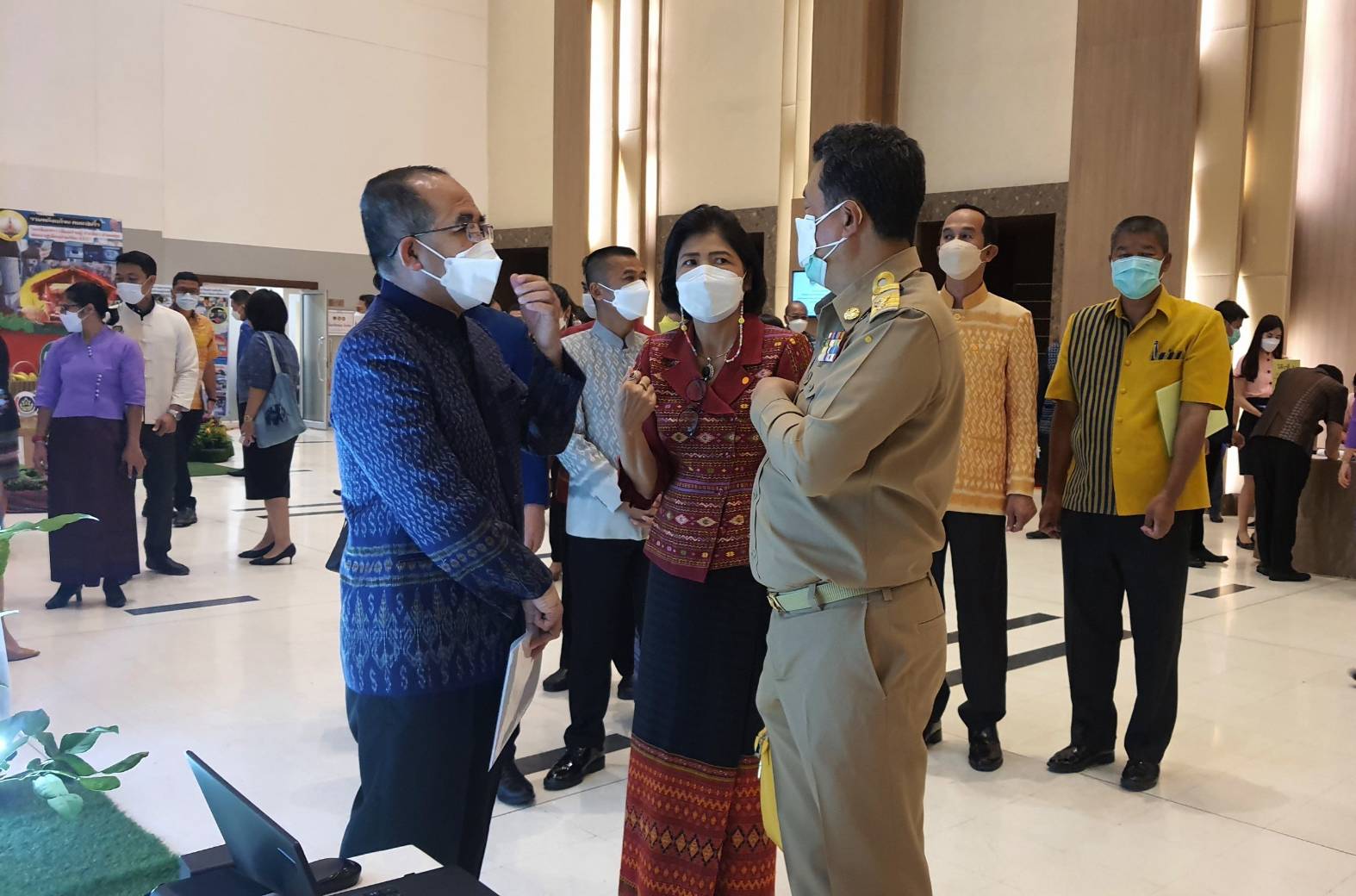 ?มท.1 มอบนโยบายขจัดความยากจนและพัฒนาคนทุกช่วงวัยอย่างยั่งยืน 27 จังหวัด ภาคกลาง พุ่งเป้ามุ่งผลสัมฤทธิ์ ใช้ระบบ TPMAP เป็นเข็มทิศ เร่งขจัดความยากจนเดินหน้าช่วยเหลือพี่น้องประชาชนที่ยากลำบาก มีทุกข์ สร้างรอยยิ้มยกระดับคุณภาพชีวิต ให้ “อยู่รอด พอเพียง ยั่งยืน”