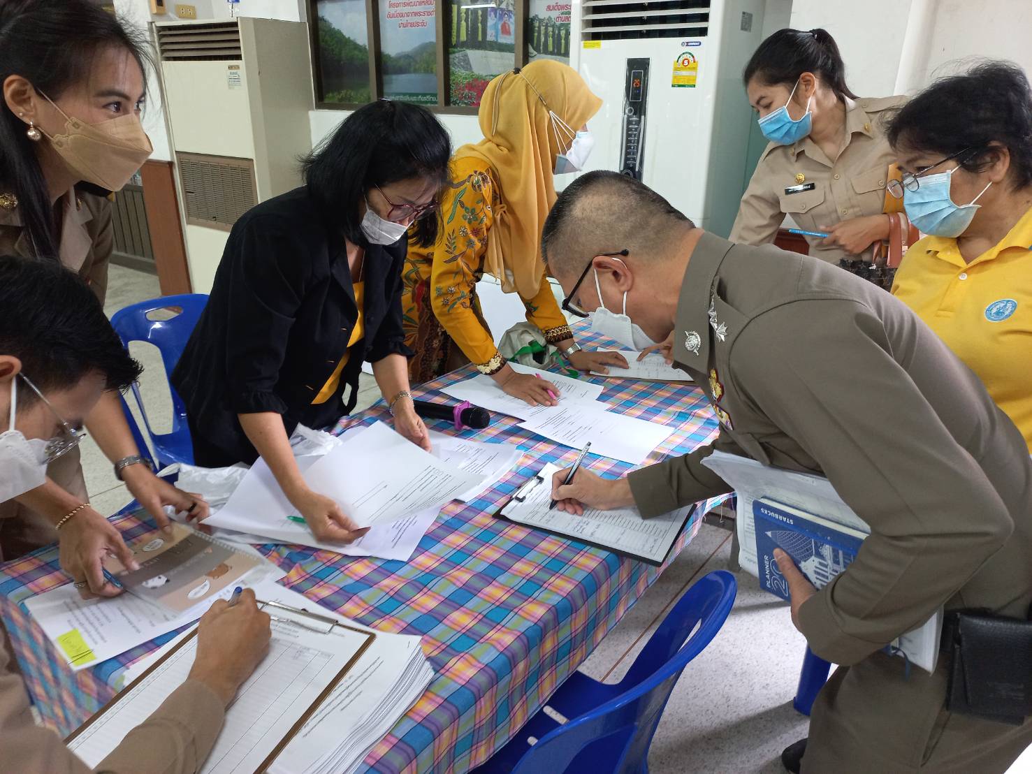 ? สพอ.เมืองราชบุรี ประชุมคณะกรรมการบริหารศูนย์อำนวยการปฏิบัติการขจัดความยากจนฯ (ศจพ.อ.) ครั้งที่ 4/2565