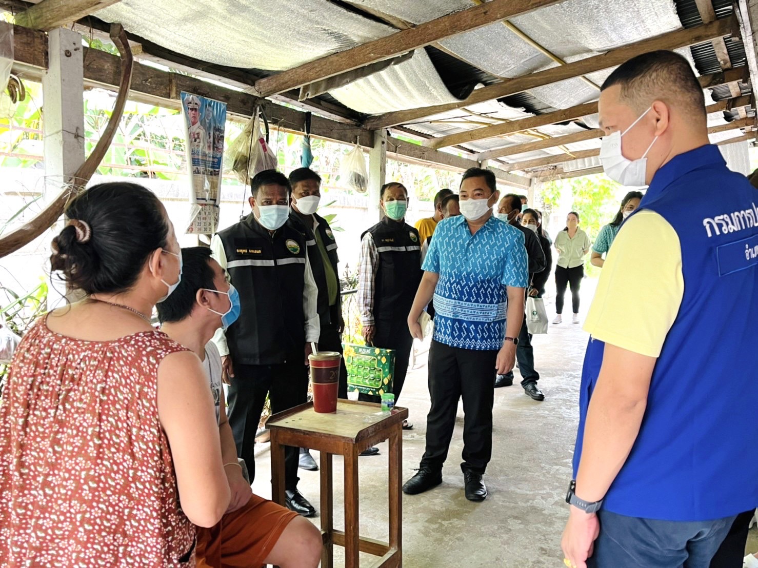 ⭐️นายอำเภอปากท่อ เยี่ยมเยียน มอบรถเข็นสำหรับคนพิการและเครื่องอุปโภคบริโภค ให้ความช่วยเหลือครัวเรือนยากจนเป้าหมาย ตามโครงการขจัดความยากจนและพัฒนาคนทุกช่วงวัยอย่างยั่งยืนตามหลักปรัชญาของเศรษฐกิจพอเพียง⭐️