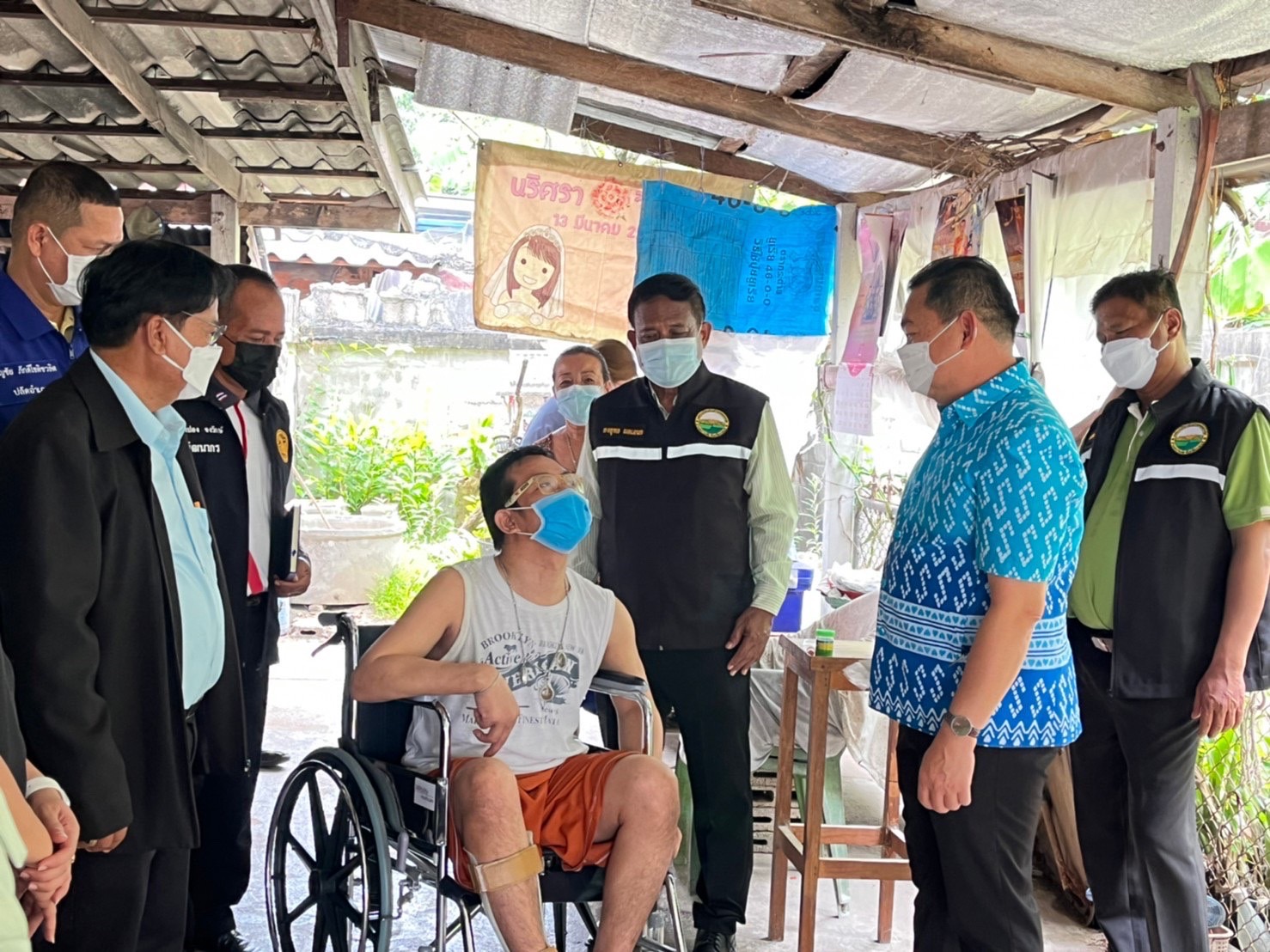 ⭐️นายอำเภอปากท่อ เยี่ยมเยียน มอบรถเข็นสำหรับคนพิการและเครื่องอุปโภคบริโภค ให้ความช่วยเหลือครัวเรือนยากจนเป้าหมาย ตามโครงการขจัดความยากจนและพัฒนาคนทุกช่วงวัยอย่างยั่งยืนตามหลักปรัชญาของเศรษฐกิจพอเพียง⭐️