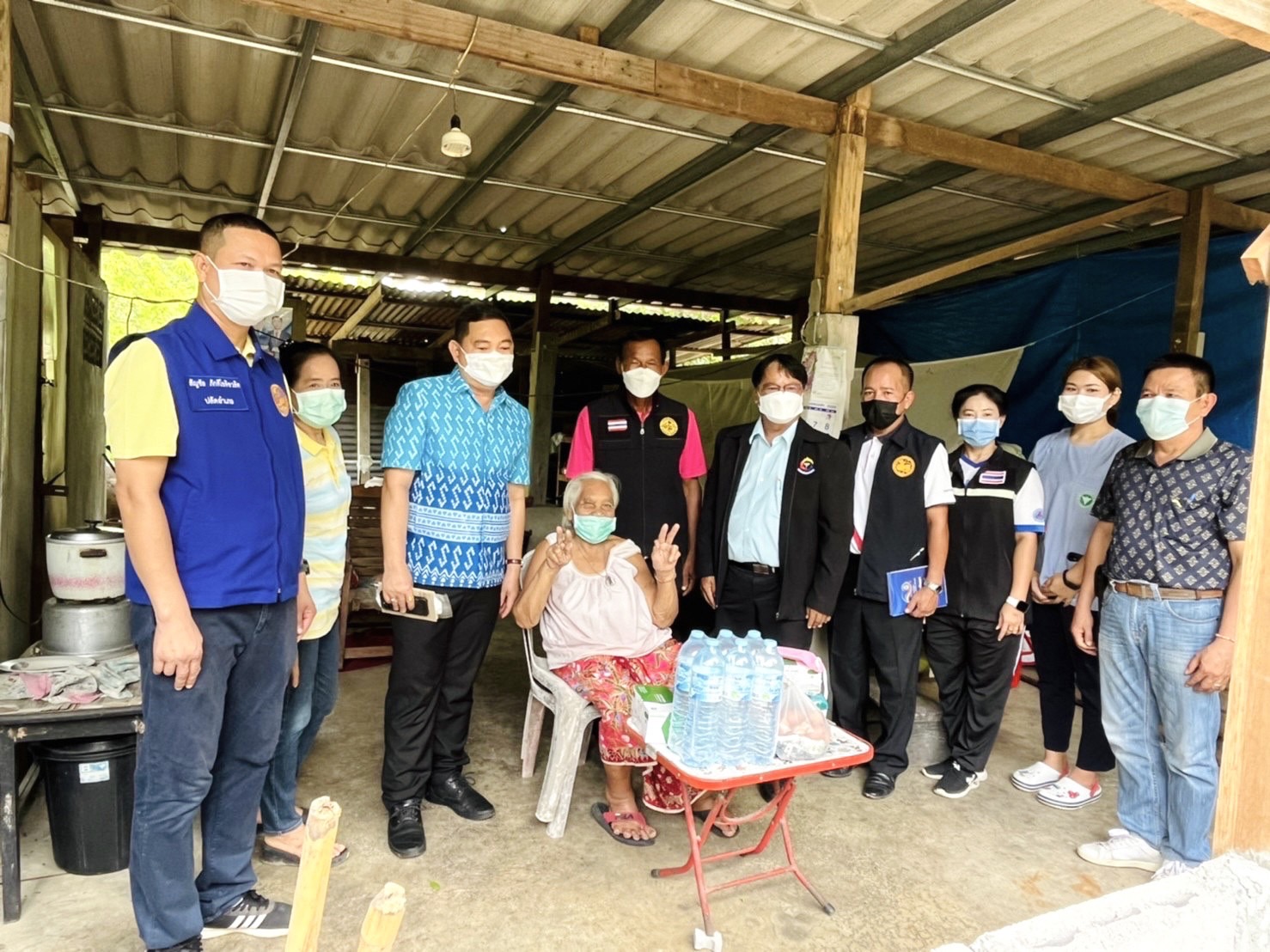 ⭐️นายอำเภอปากท่อ เยี่ยมเยียน มอบรถเข็นสำหรับคนพิการและเครื่องอุปโภคบริโภค ให้ความช่วยเหลือครัวเรือนยากจนเป้าหมาย ตามโครงการขจัดความยากจนและพัฒนาคนทุกช่วงวัยอย่างยั่งยืนตามหลักปรัชญาของเศรษฐกิจพอเพียง⭐️