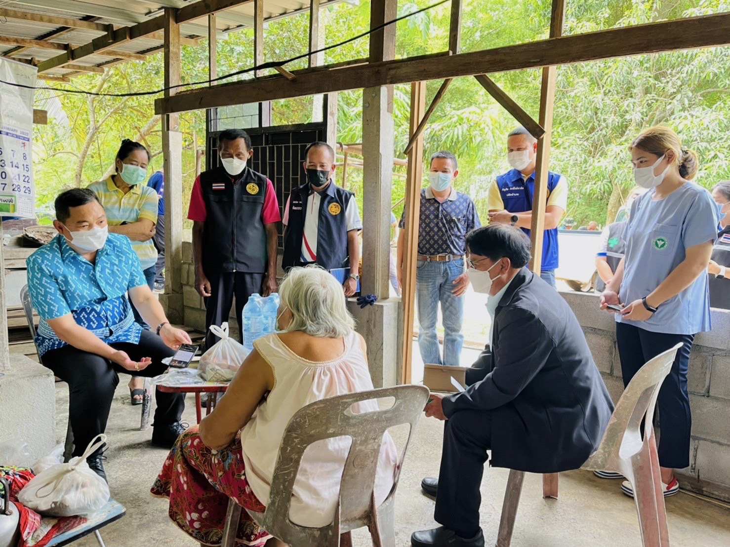 ⭐️นายอำเภอปากท่อ เยี่ยมเยียน มอบรถเข็นสำหรับคนพิการและเครื่องอุปโภคบริโภค ให้ความช่วยเหลือครัวเรือนยากจนเป้าหมาย ตามโครงการขจัดความยากจนและพัฒนาคนทุกช่วงวัยอย่างยั่งยืนตามหลักปรัชญาของเศรษฐกิจพอเพียง⭐️