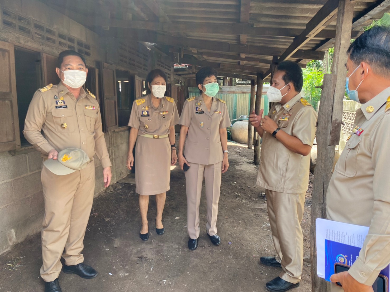 ? ผู้ตรวจราชการกระทรวงมหาดไทยลงพื้นตรวจติดตามการขจัดความยากจนและพัฒนาคนทุกช่วงวัยอย่างยั่งยืนตามหลักปรัชญาของเศรษฐกิจพอเพียง”คนราชบุรี ไม่ทิ้งกัน”