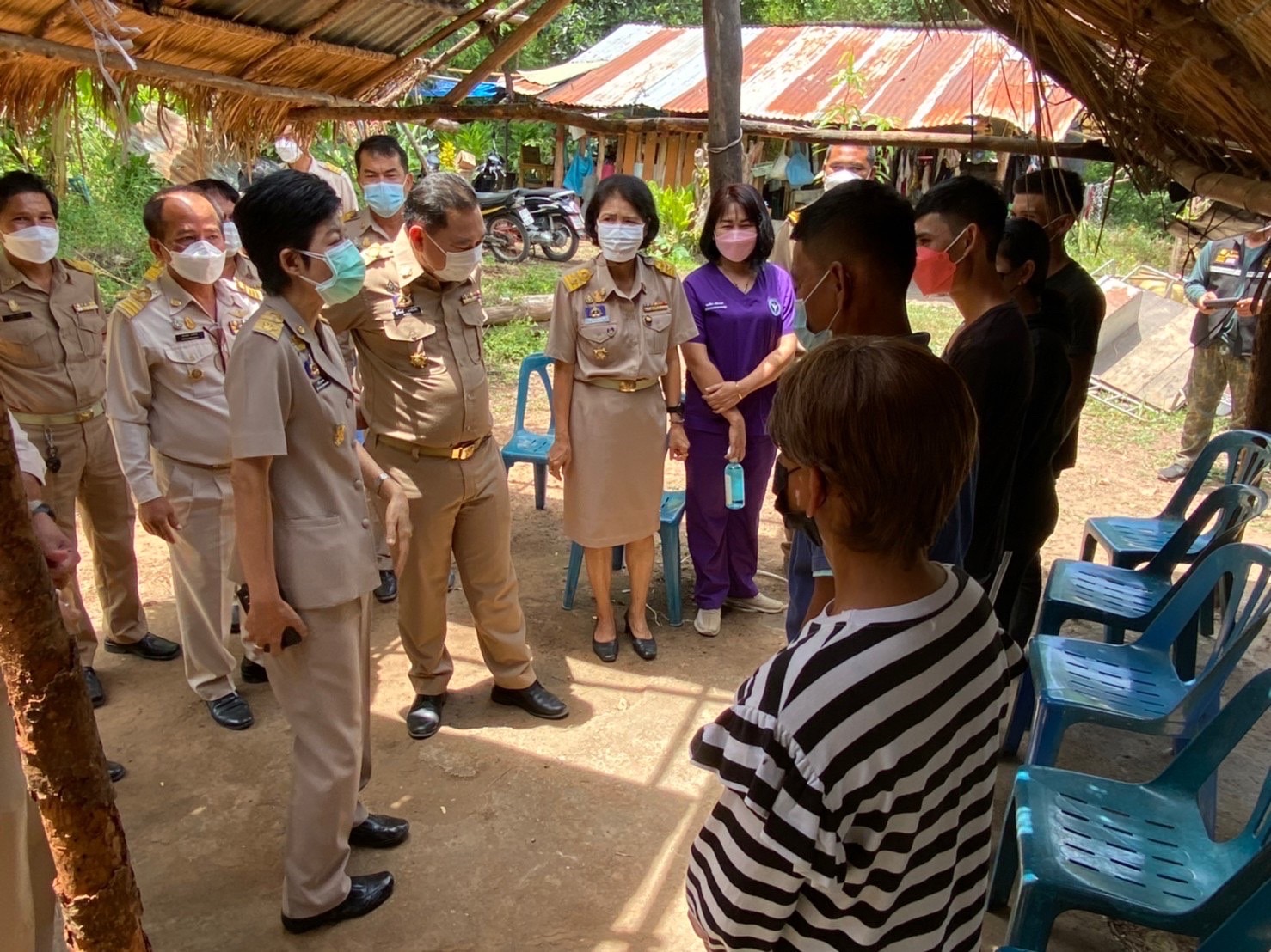 ? ผู้ตรวจราชการกระทรวงมหาดไทยลงพื้นตรวจติดตามการขจัดความยากจนและพัฒนาคนทุกช่วงวัยอย่างยั่งยืนตามหลักปรัชญาของเศรษฐกิจพอเพียง”คนราชบุรี ไม่ทิ้งกัน”