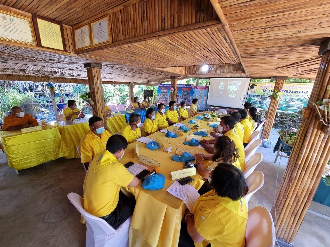 ? พช ราชบุรี นำทีมผู้นำจิตอาสาพัฒนาชุมชน ร่วมประกวดผู้นำจิตอาสาพัฒนาชุมชนดีเด่น ปี 2565 ระดับเขตตรวจราชการที่ 3 ผ่านระบบออนไลน์ ภายใต้ Motto “1 หมู่บ้านสามารถดูแลได้ทั้งตำบล สร้างความมั่นคงทางด้านอาหาร ด้วยหลักปรัชญาของเศรษฐกิจพอเพียง”