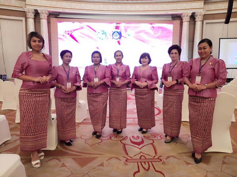 ? จังหวัดราชบุรี ร่วมพิธีเปิดโครงการกองทุนพัฒนาบทบาทสตรี สร้างโอกาสด้านอาชีพ สร้างสรรค์บทบาทสตรี สู่ความเข้มแข็งในชุมชน