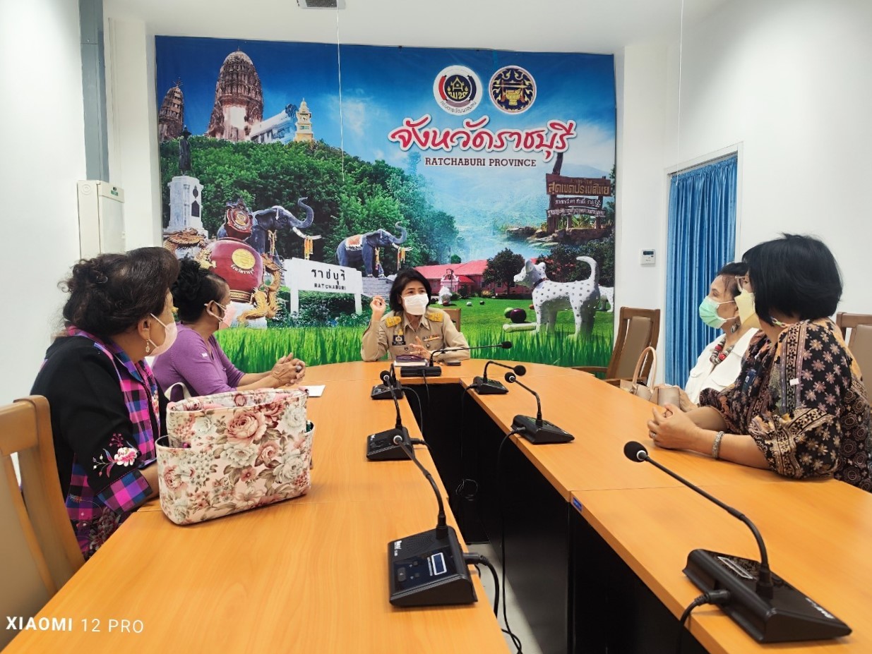 ? พช.ราชบุรี รับมอบเงินสงเคราะห์ช่วยเหลือและพัฒนาอาชีพค้าขายของครัวเรือนยากจนเป้าหมายที่ตกเกณฑ์ Tpmap จากสมาชิกและคณะกรรมการเหล่ากาชาดจังหวัดราชบุรี