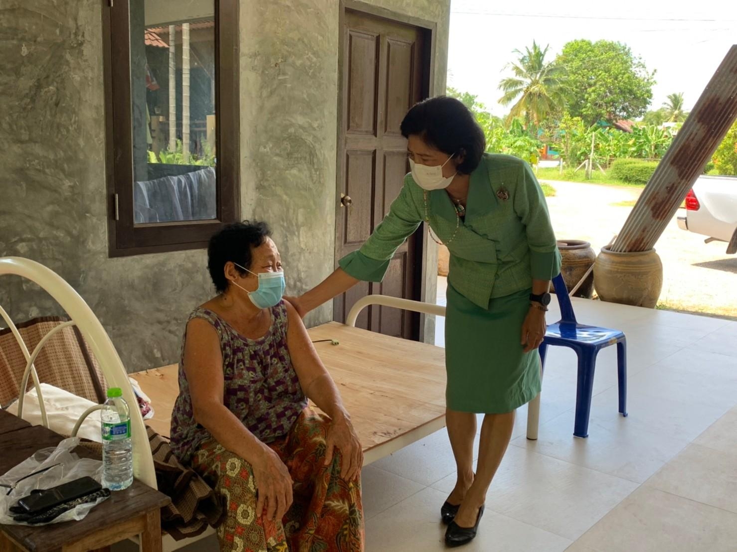 ? พช.ราชบุรี ลงพื้นที่ติดตามความก้าวหน้า ในการทอผ้าลายพระราชทาน “ผ้าขิดลายนารีรัตนราชกัญญา” เพื่อเข้าร่วมการประกวดลายผ้าพระราชทาน ตามพระดำริสมเด็จพระเจ้าลูกเธอ เจ้าฟ้าสิริวัณณวรี นารีรัตนราชกัญญา ในพื้นที่อำเภอจอมบึง จังหวัดราชบุรี