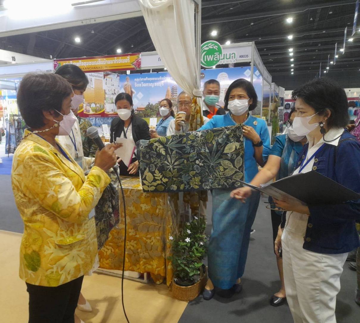 เครือข่ายองค์ความรู้ KBO (Knowleged Based OTOP) จังหวัดราชบุรี ได้รับคัดเลือก 1 ใน 8 การพัฒนาผลิตภัณฑ์ เข้าสู่รอบชิงชนะเลิศ ระดับประเทศ การประกวดและเผยแพร่ผลการดำเนินงานเครือข่ายองค์ความรู้ KBO (Knowleged Based OTOP ) ปี 2565