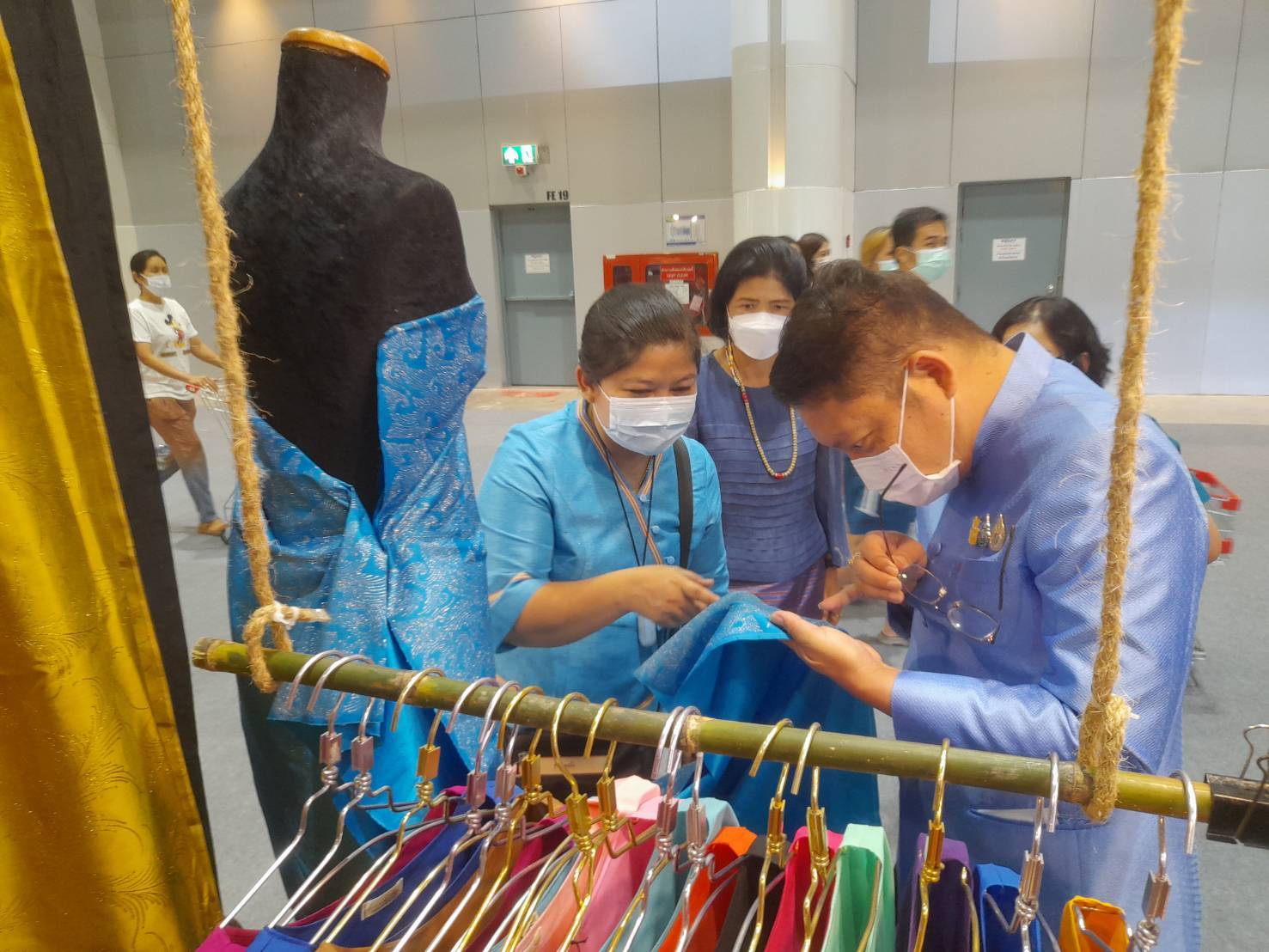 ?ราชบุรี ร่วมพิธีเปิดงาน“ศิลปาชีพประทีปไทย OTOP ก้าวไกลด้วยพระบารมี” ปี 2565 ที่ยิ่งใหญ่อลังการ และนำ OTOP พรีเมี่ยม ของดีราชบุรี เข้าร่วมแสดงและจำหน่าย