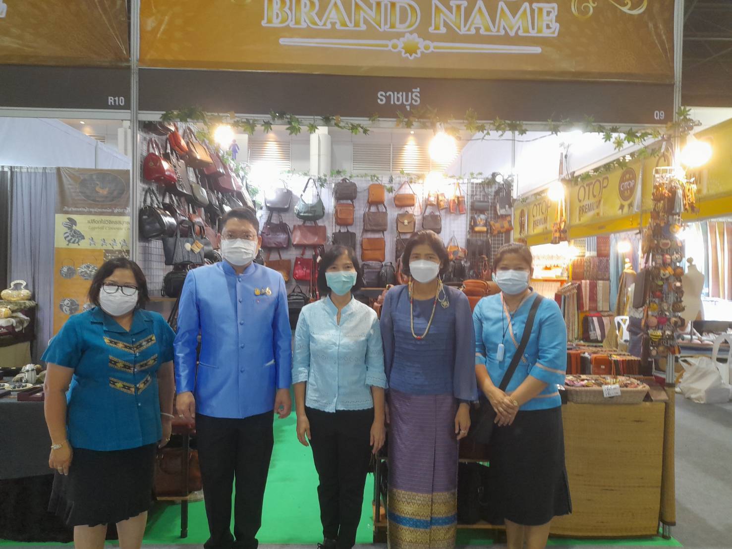 ?ราชบุรี ร่วมพิธีเปิดงาน“ศิลปาชีพประทีปไทย OTOP ก้าวไกลด้วยพระบารมี” ปี 2565 ที่ยิ่งใหญ่อลังการ และนำ OTOP พรีเมี่ยม ของดีราชบุรี เข้าร่วมแสดงและจำหน่าย