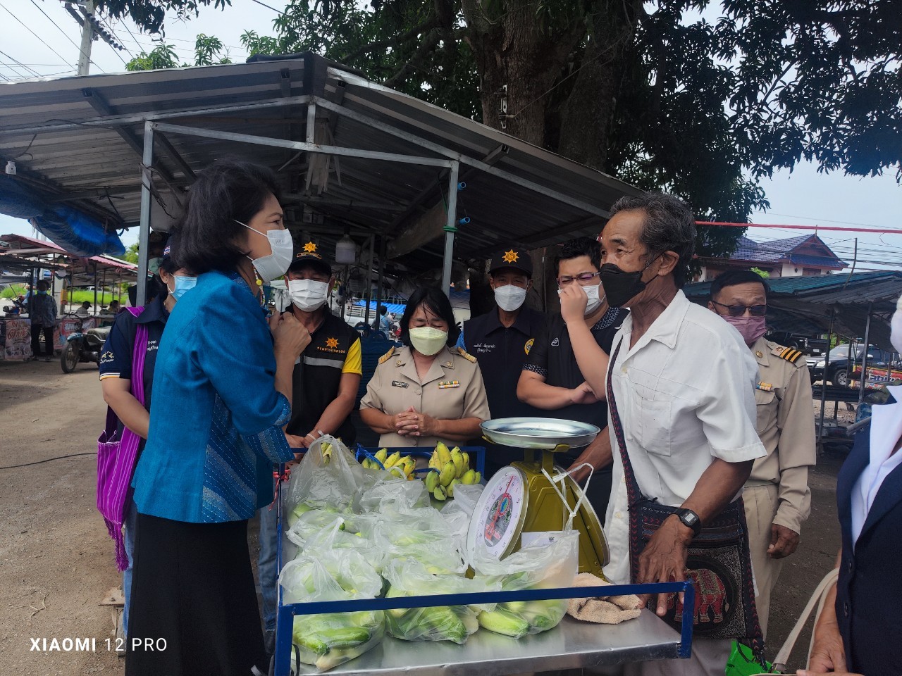 ? ศจพ.จังหวัดราชบุรี ร่วมกับ คณะกรรมการเหล่ากาชาดจังหวัดราชบุรี มอบรถเข็นขายของและอุปกรณ์ประกอบอาชีพค้าขาย แก่ครัวเรือนยากจนเป้าหมายที่ตกเกณฑ์ TPMAP
