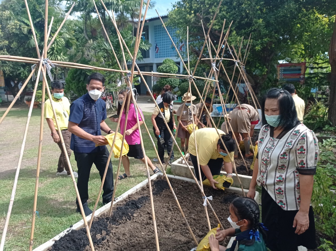 “ปฏิบัติการขจัดความยากจนและพัฒนาคนทุกช่วงวัย”