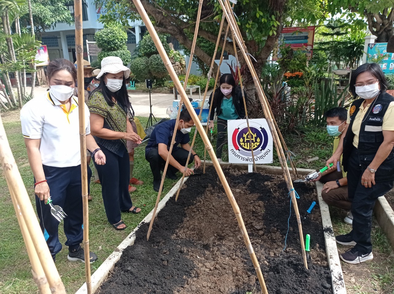 “ปฏิบัติการขจัดความยากจนและพัฒนาคนทุกช่วงวัย”