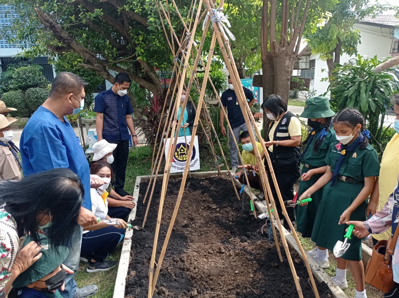 “ปฏิบัติการขจัดความยากจนและพัฒนาคนทุกช่วงวัย”