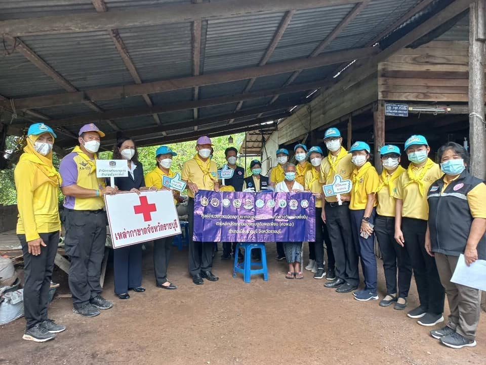 ?ศจพ.จ.จังหวัดราชบุรี ร่วมกับเหล่ากาชาดจังหวัดราชบุรีและ สจพ.อ อำเภอเมืองราชบุรี จัดกิจกรรมช่วยเหลือครัวเรือนยากจนตามเป้าหมายการขจัดความยากจนและพัฒนาคนทุกช่วงวัยอย่างยั่งยืนตามหลักปรัชญาของเศรษฐกิจพอเพียง ตำบลเจดีย์หัก อำเภอเมืองราชบุรี “คนราชบุรี ไม่ทิ้งกัน”