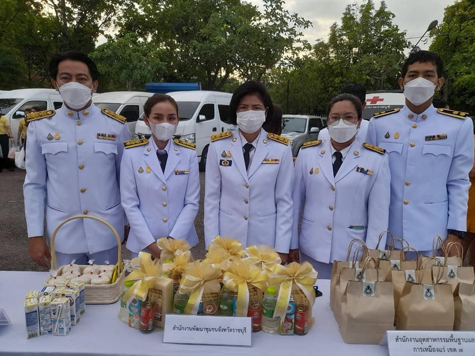 ?พช.ราชบุรี ร่วมทำบุญตักบาตรและถวายสัตย์ปฏิญาณเพื่อเป็นข้าราชการที่ดีและพลังของแผ่นดิน เนื่องในโอกาสวันเฉลิมพระชนมพรรษาพระบาทสมเด็จพระเจ้าอยู่หัว