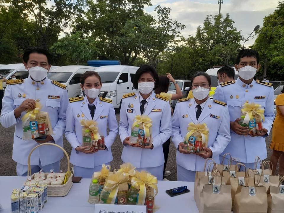 ?พช.ราชบุรี ร่วมทำบุญตักบาตรและถวายสัตย์ปฏิญาณเพื่อเป็นข้าราชการที่ดีและพลังของแผ่นดิน เนื่องในโอกาสวันเฉลิมพระชนมพรรษาพระบาทสมเด็จพระเจ้าอยู่หัว