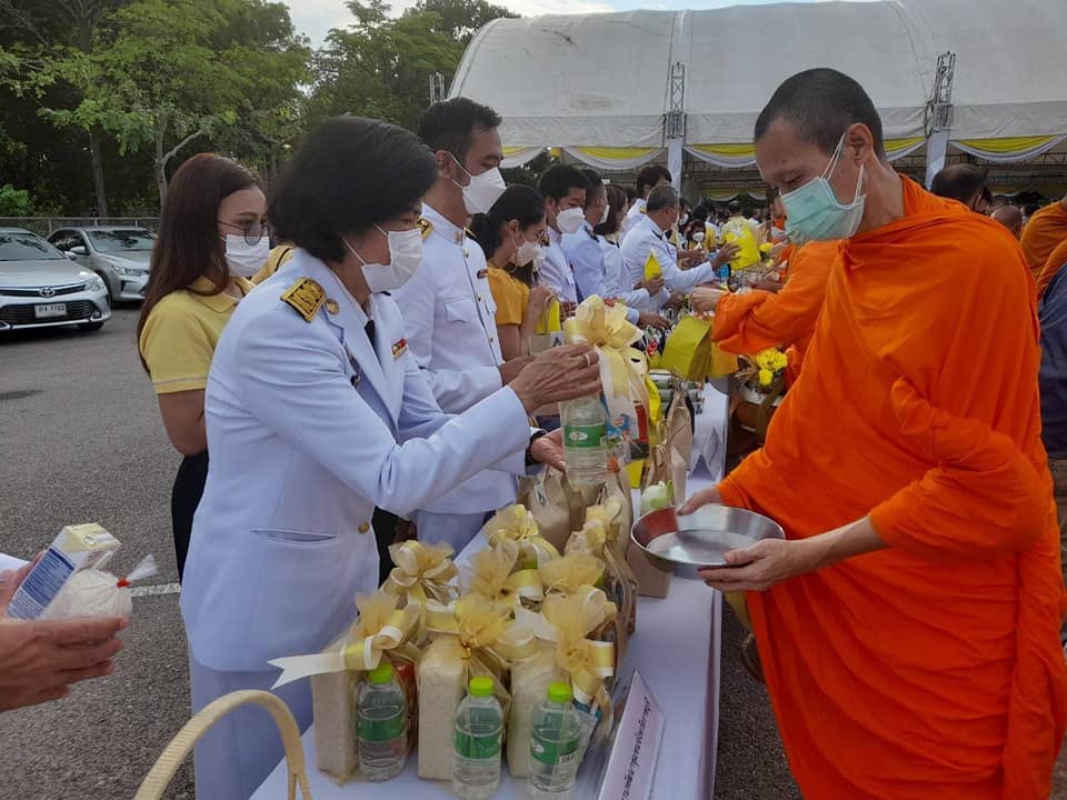 ?พช.ราชบุรี ร่วมทำบุญตักบาตรและถวายสัตย์ปฏิญาณเพื่อเป็นข้าราชการที่ดีและพลังของแผ่นดิน เนื่องในโอกาสวันเฉลิมพระชนมพรรษาพระบาทสมเด็จพระเจ้าอยู่หัว