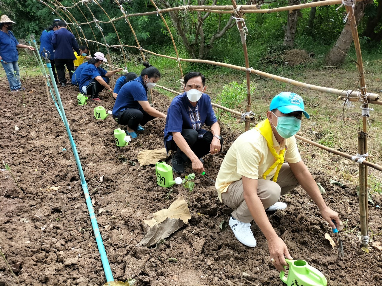 “ปฏิบัติการขจัดความยากจนและพัฒนาคนทุกช่วงวัย”