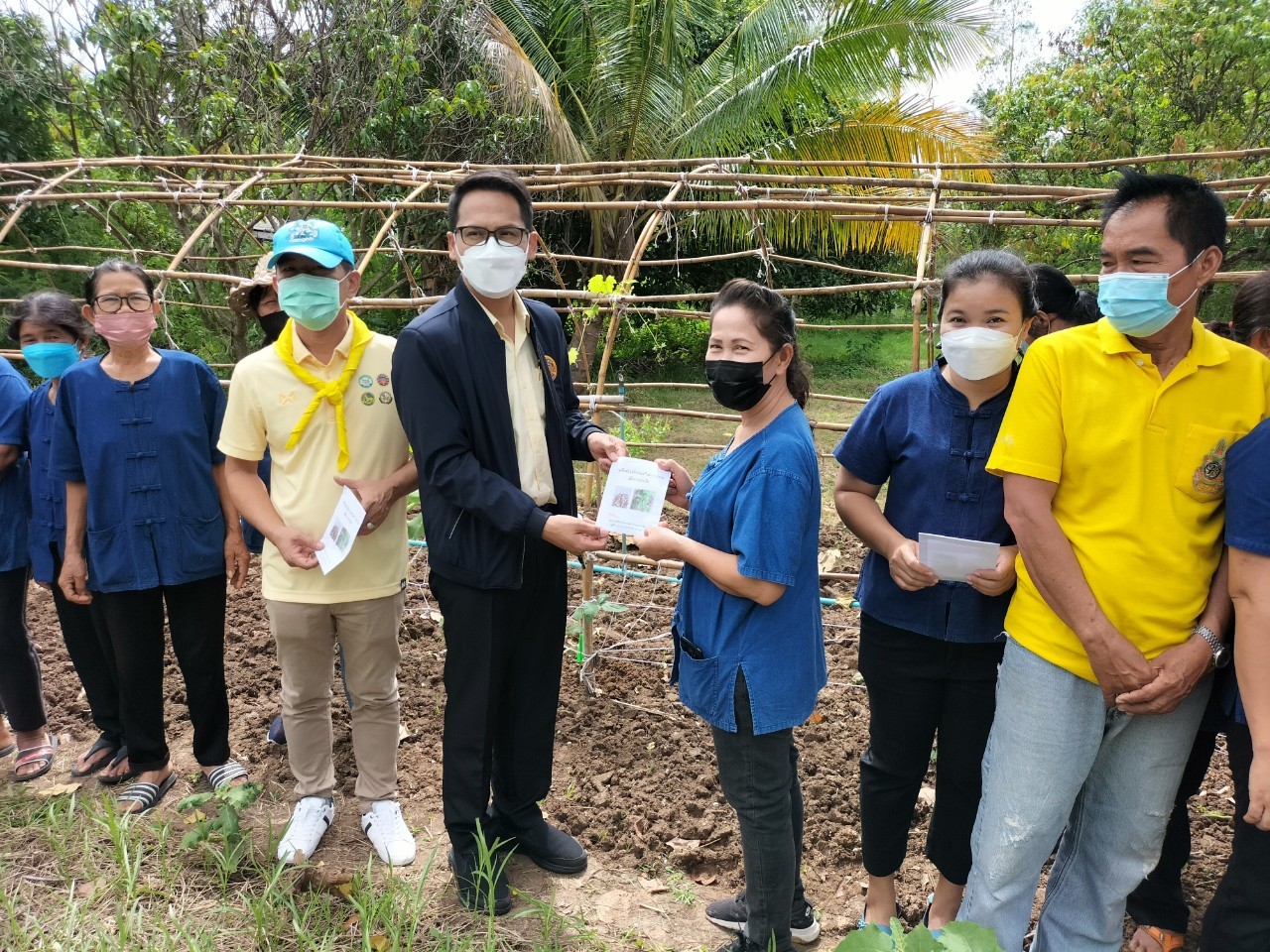 “ปฏิบัติการขจัดความยากจนและพัฒนาคนทุกช่วงวัย”