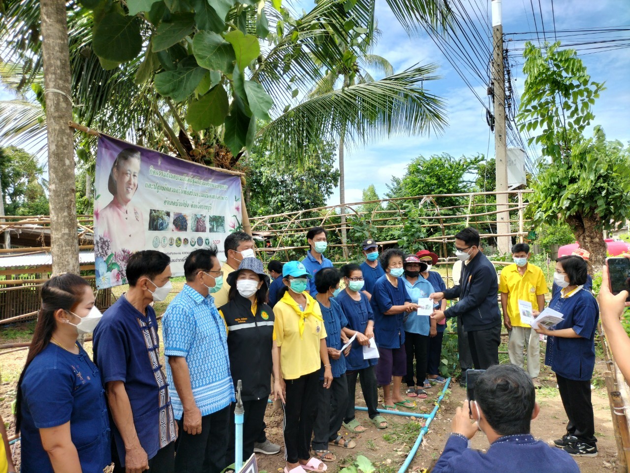 “ปฏิบัติการขจัดความยากจนและพัฒนาคนทุกช่วงวัย”