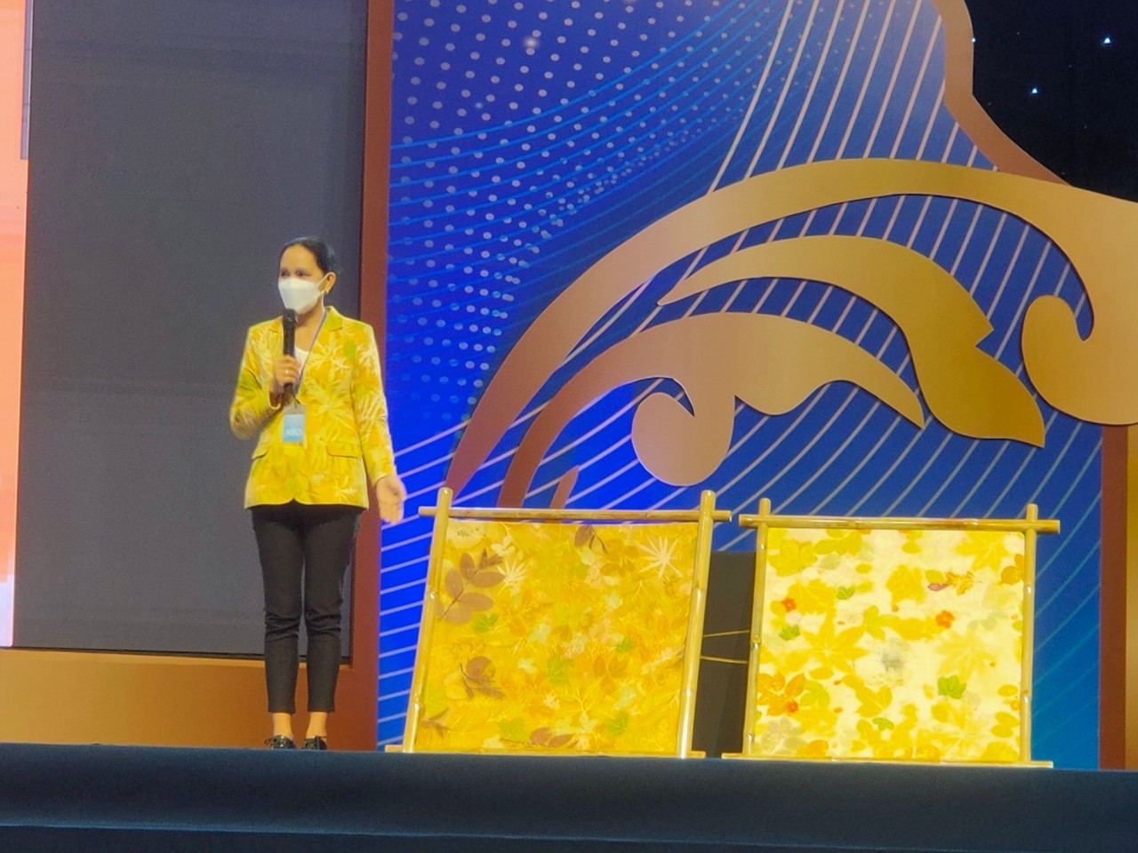 พัฒนาการจังหวัดราชบุรี นำทีมเชียร์ กลุ่มวิสาหกิจชุมชนเจ็ดเสมียนโฮมสเตย์ “กลุ่มสตรีพัสตราลัคน์ Plustarluk” ในการประกวดและเผยมือแพร่ผลการดำเนินงานเครือข่ายองค์ความรู้ KBO (Knowleged Based OTOP ) ปี 2565 รอบชิงชนะเลิศ ระดับประเทศ