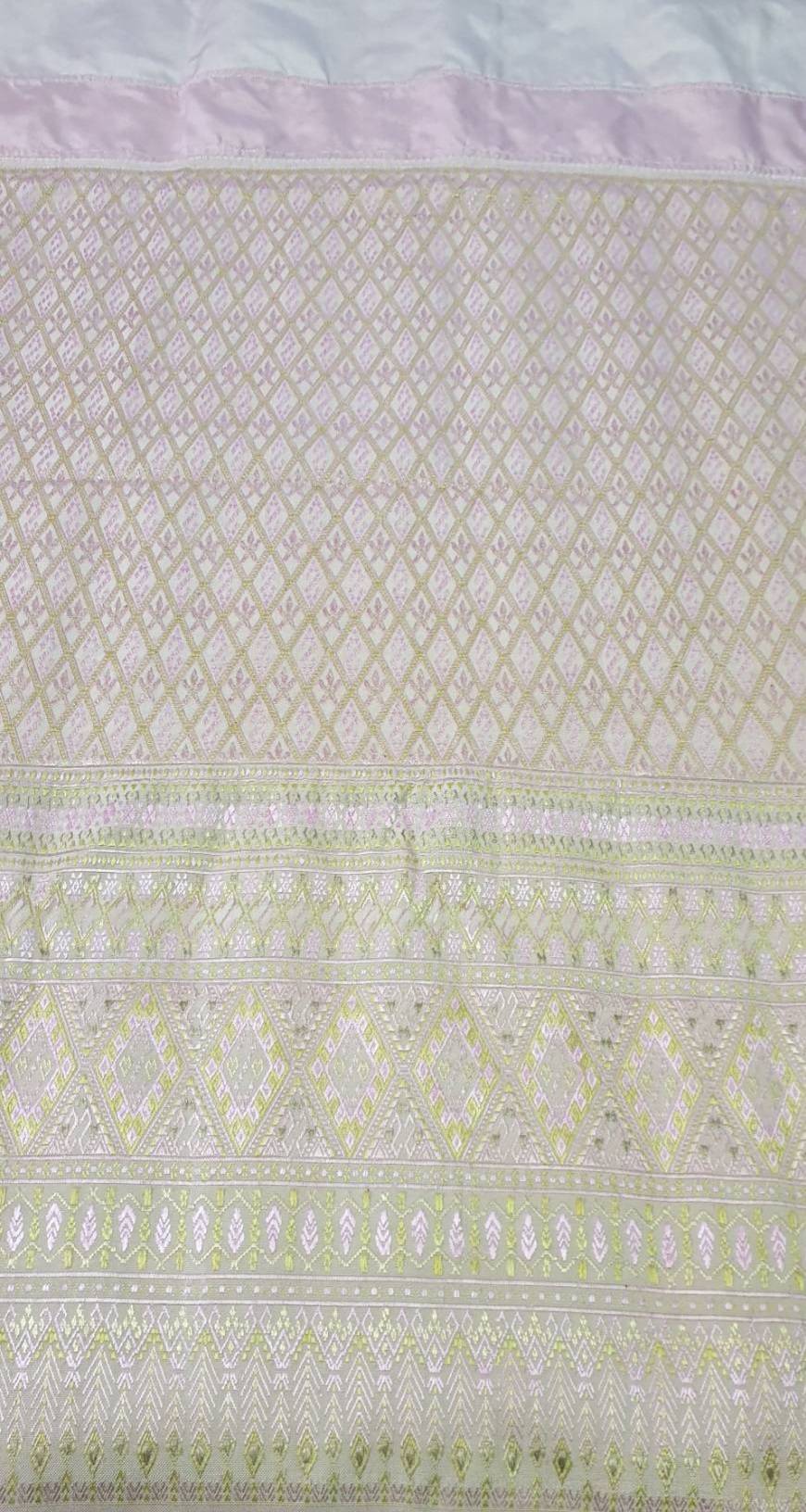 ?สุดปลื้ม ผ้าลายพระราชทานฯจังหวัดราชบุรี ไปต่อ 4 ผืน เข้ารอบการประกวดระดับประเทศ ผ้าลายพระราชทาน “ผ้าลายขิดนารีรัตนราชกัญญา “