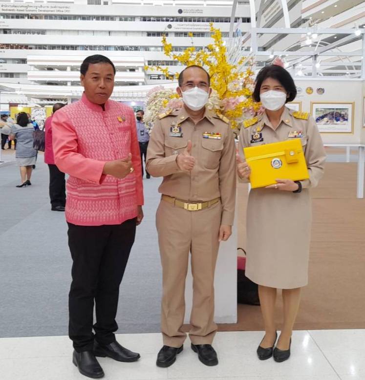 ? วันแห่งความภาคภูมิ พช.ราชบุรี นำทีมงานเข้ารับรางวัล“ข้าราชการฯดีเด่น กรมการพัฒนาชุมชน ประจำปี 2565″ ในงาน “วันพัฒนาชุมชน ครั้งที่ 11 CD DAY 2022″ รวม 4 รางวัล