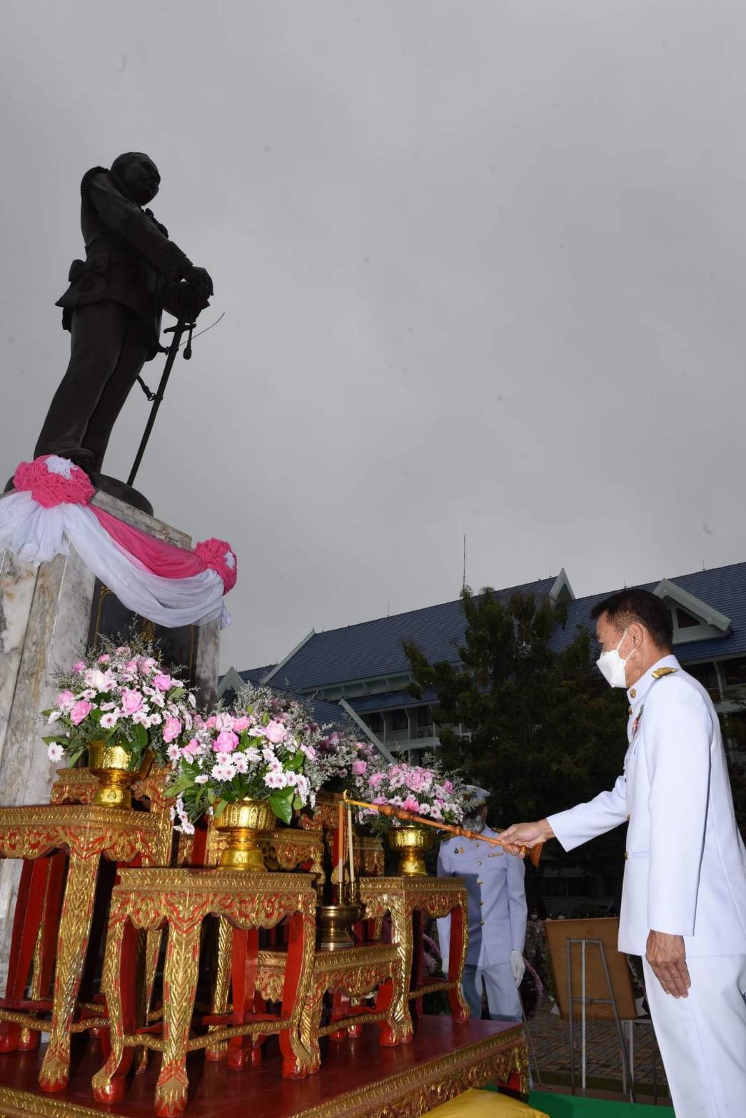 ?ผวจ.ราชบุรี นำข้าราชการในสังกัดวางพวงมาลา และนำพสนิกรน้อมรำลึกในพระมหากรุณาธิคุณ เนื่องในวันคล้ายวันสวรรคต พระบาทสมเด็จพระจุลจอมเกล้าเจ้าอยู่หัว 23 ตุลาคม 2565