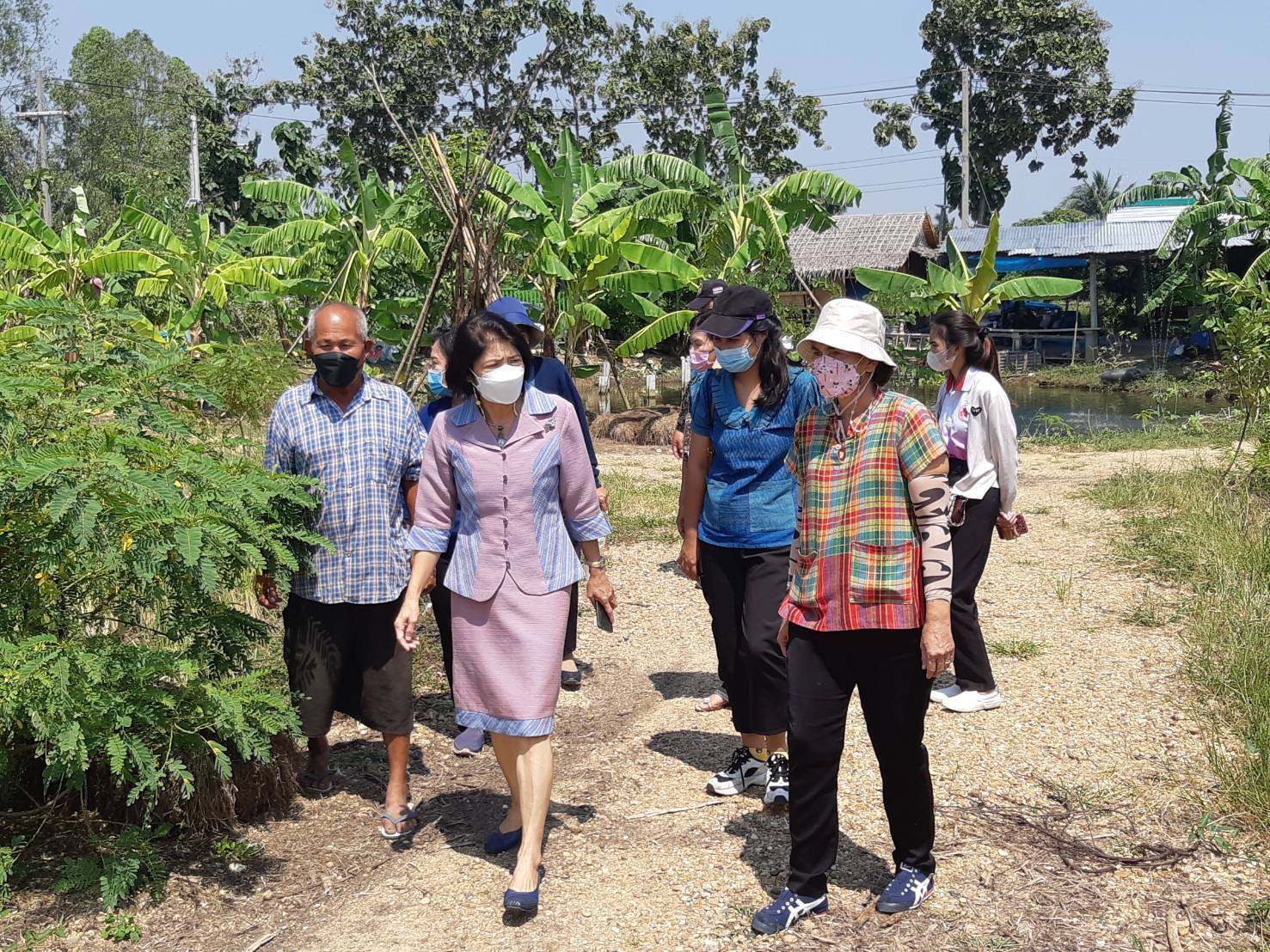?พช.ราชบุรี ลงพื้นที่ ติดตามผลการดำเนินงานศูนย์เรียนรู้ โคก หนอง นา พัฒนาชุมชน ในพื้นที่อำเภอบ้านโป่ง จังหวัดราชบุรี