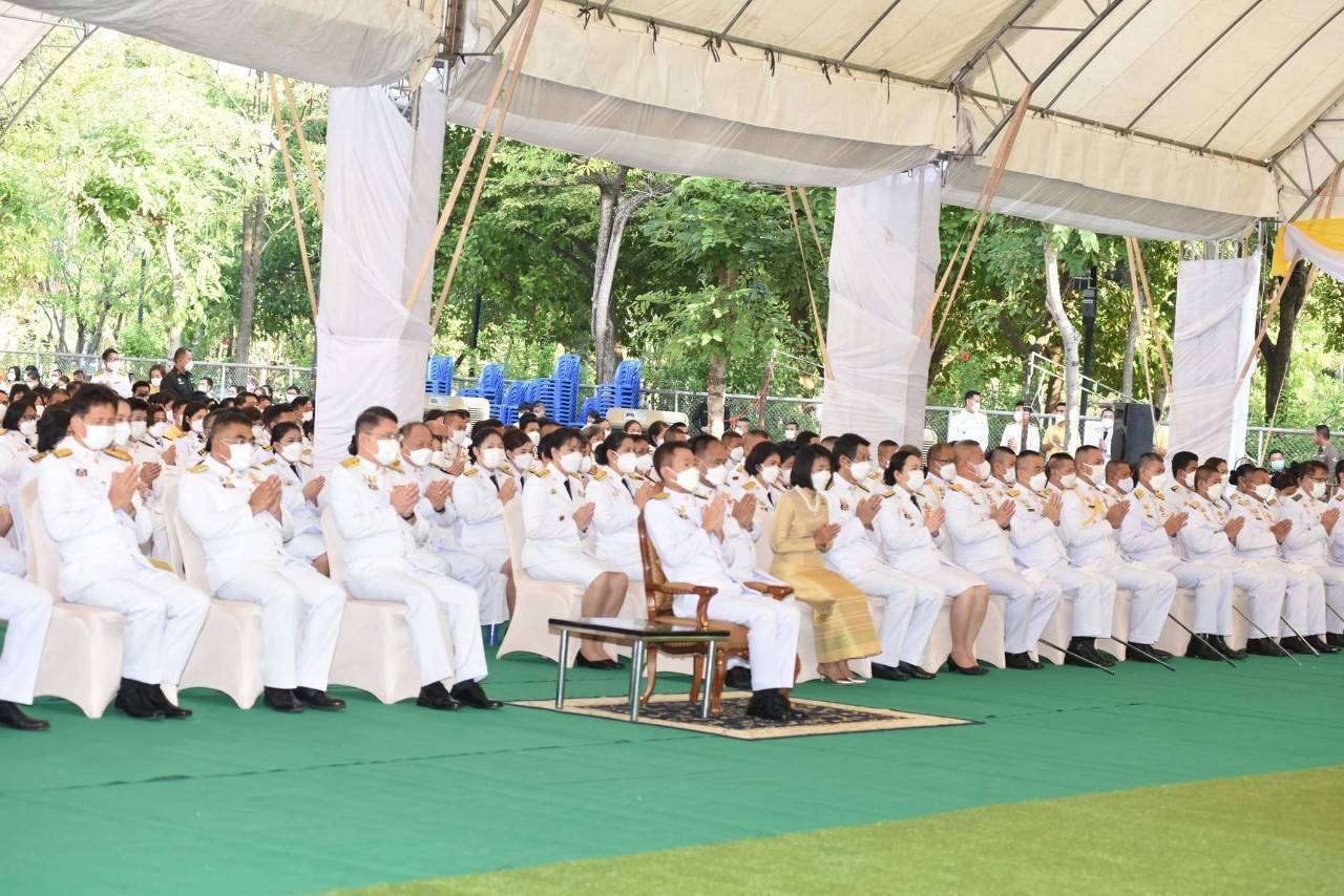 ?พช.ราชบุรี ร่วมพิธีทำบุญตักบาตร เพื่อน้อมรำลึกในพระมหากรุณาธิคุณ เนื่องในวันคล้ายวันสวรรคต พระบาทสมเด็จพระบรมชนกาธิเบศร มหาภูมิพลอดุลยเดชมหาราช บรมนาถบพิตร 13 ตุลาคม 2565