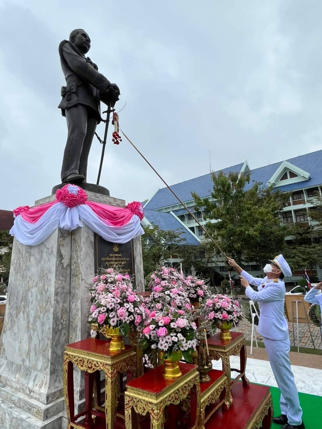 ?ผวจ.ราชบุรี นำข้าราชการในสังกัดวางพวงมาลา และนำพสนิกรน้อมรำลึกในพระมหากรุณาธิคุณ เนื่องในวันคล้ายวันสวรรคต พระบาทสมเด็จพระจุลจอมเกล้าเจ้าอยู่หัว 23 ตุลาคม 2565