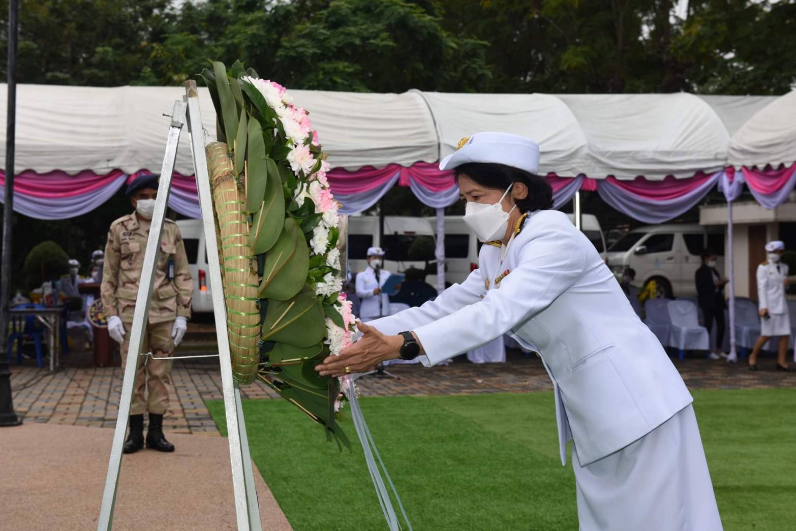 ?ผวจ.ราชบุรี นำข้าราชการในสังกัดวางพวงมาลา และนำพสนิกรน้อมรำลึกในพระมหากรุณาธิคุณ เนื่องในวันคล้ายวันสวรรคต พระบาทสมเด็จพระจุลจอมเกล้าเจ้าอยู่หัว 23 ตุลาคม 2565