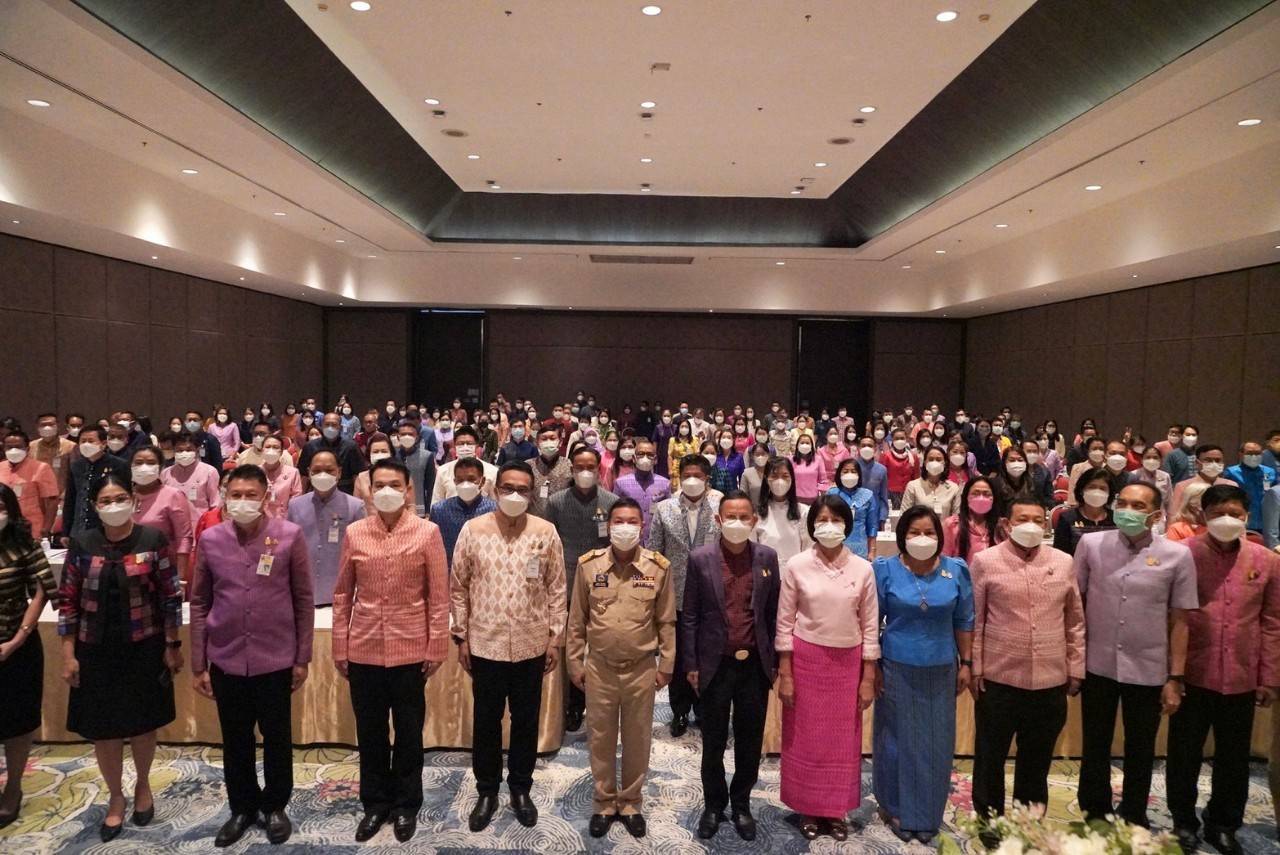 ?พช.ราชบุรี รับมอบนโยบายการสร้างความเข้าใจการขับเคลื่อนการขจัดความยากจนในระดับพื้นที่ จากฐานข้อมูล Thai QM ระหว่างวันที่ 20 – 22 ธันวาคม 2565