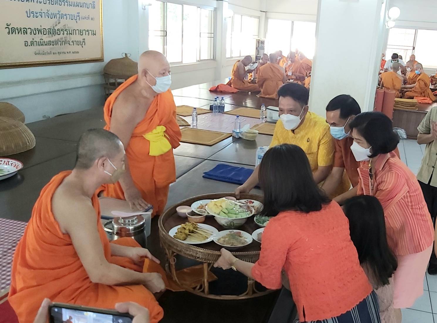 ?พช.ราชบุรี ร่วมเป็นเเจ้าภาพถวายภัตตาหารเพลและน้ำปานะแด่พระภิกษุสงฆ์ผู้บรรพชาอุปสมบท 99 รูป ถวายพระพรชัยมงคลแด่สมเด็จพระเจ้าลูกเธอเจ้าฟ้าพัชรกิติยาภา นเรนทิราเทพยวดี กรมหลวงราชสาริณีสิริพัชร มหาวัชรราชธิดา