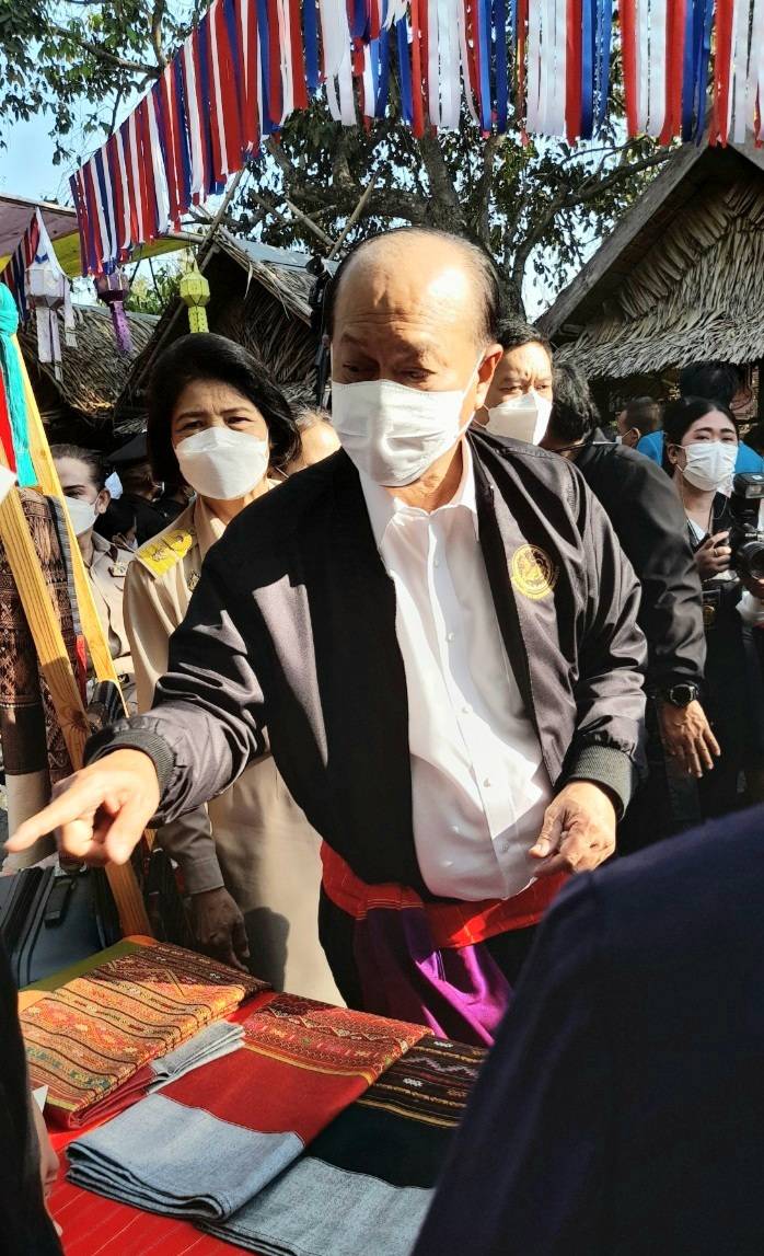 ? พช.ราชบุรี ร่วมต้อนรับนายกรัฐมนตรี พร้อมด้วยคณะรัฐมนตรีหลายกระทรวงและรัฐมนตรีว่าการกระทรวงมหาดไทย ลงพื้นที่จังหวัดราชบุรี