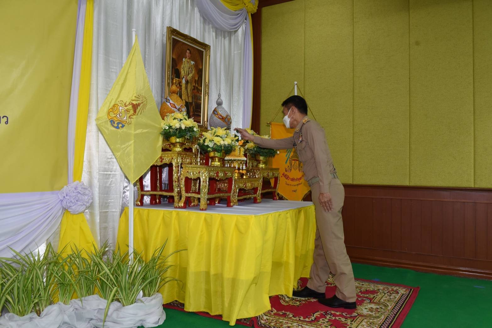 ? พช.ราชบุรี ร่วมมอบผ้าห่มกันหนาวพระราชทาน ให้แก่ประชาชนที่ประสบภัยจากอากาศหนาวเย็น