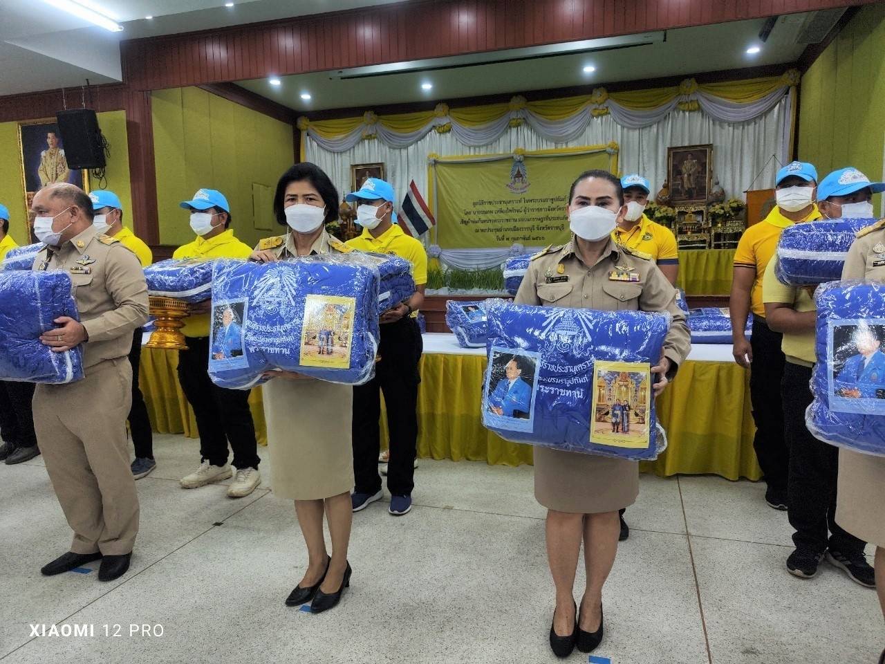? พช.ราชบุรี ร่วมมอบผ้าห่มกันหนาวพระราชทาน ให้แก่ประชาชนที่ประสบภัยจากอากาศหนาวเย็น