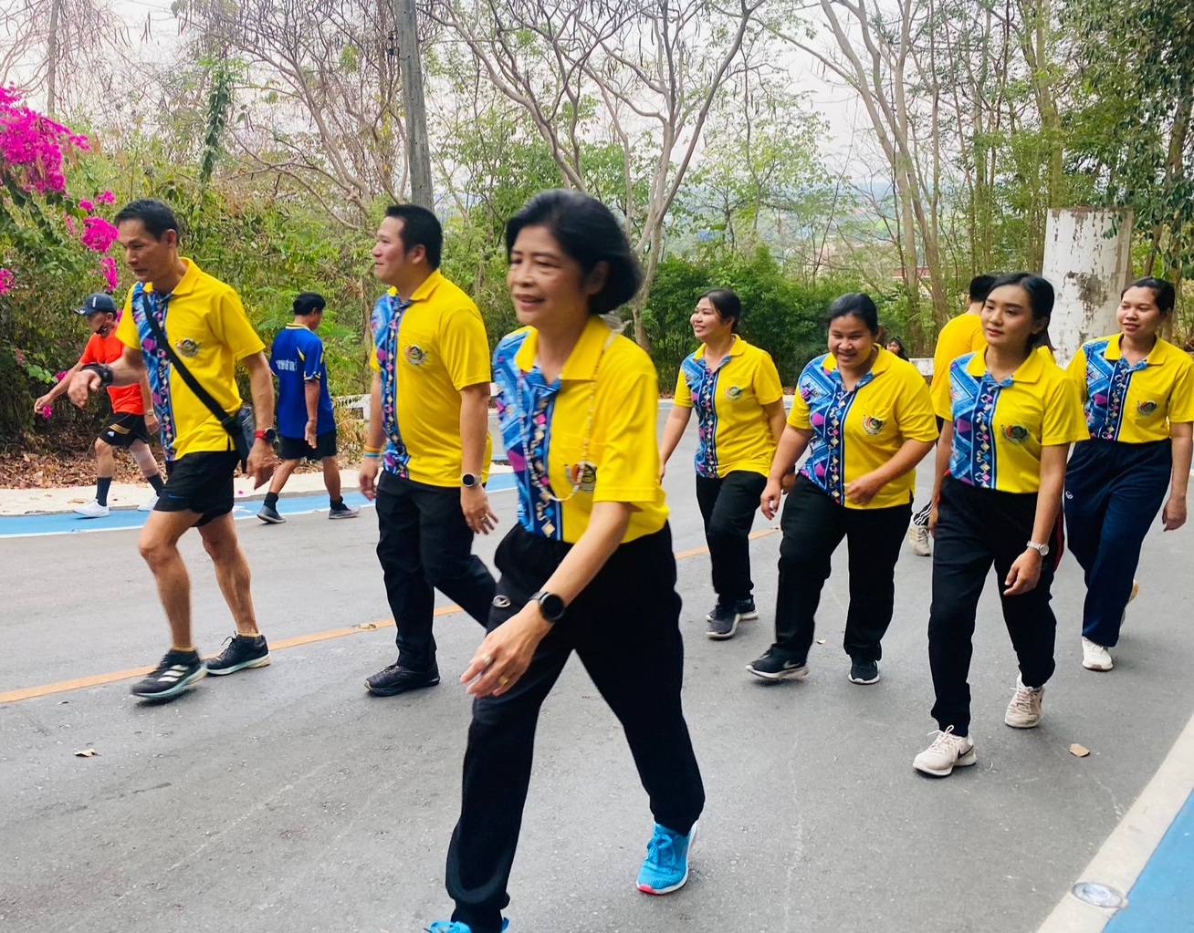 ? เปิดเฟส 3 ผู้นำต้องทำก่อน กับการขับเคลื่อนโครงการ “สร้างพลังกาย เสริมพลังใจ พัฒนาทีมงาน พช.ราชบุรี” ตอน เดิน วิ่ง พิชิตยอดเขาแก่นจันทร์ กราบนมัสการพระสี่มุมเมือง ?