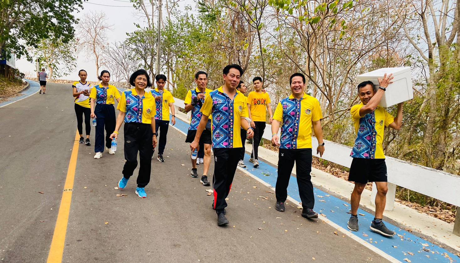 ? เปิดเฟส 3 ผู้นำต้องทำก่อน กับการขับเคลื่อนโครงการ “สร้างพลังกาย เสริมพลังใจ พัฒนาทีมงาน พช.ราชบุรี” ตอน เดิน วิ่ง พิชิตยอดเขาแก่นจันทร์ กราบนมัสการพระสี่มุมเมือง ?