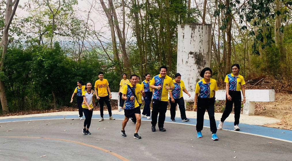 ? เปิดเฟส 3 ผู้นำต้องทำก่อน กับการขับเคลื่อนโครงการ “สร้างพลังกาย เสริมพลังใจ พัฒนาทีมงาน พช.ราชบุรี” ตอน เดิน วิ่ง พิชิตยอดเขาแก่นจันทร์ กราบนมัสการพระสี่มุมเมือง ?