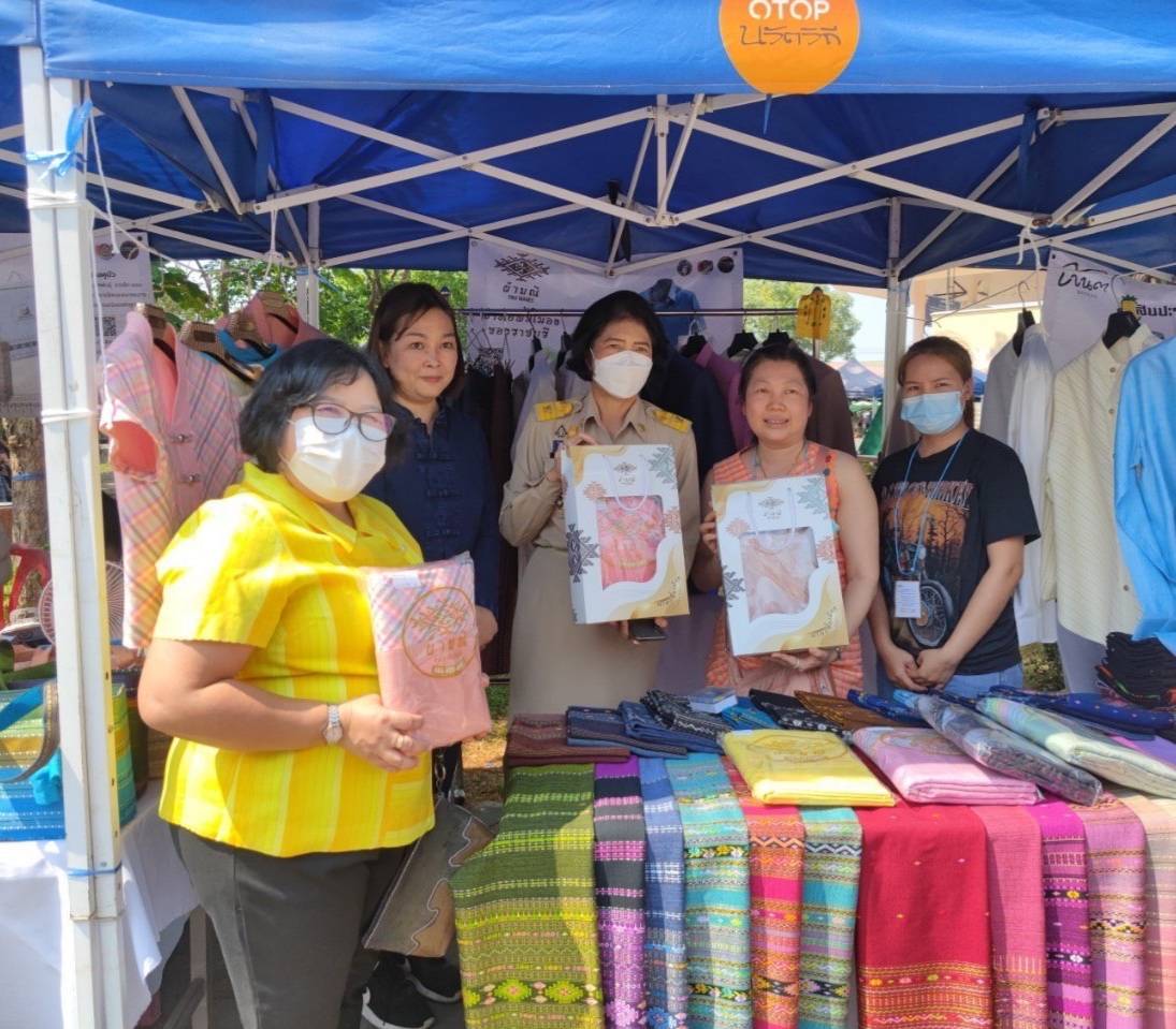 ? พช.ราชบุรี จับมือ เครือข่าย KBO จังหวัด จัดกิจกรรมทดสอบตลาดผลิตภัณฑ์ KBO ณ ตลาดนัดประชารัฐ คนไทยยิ้มได้ หน้าศาลากลางจังหวัดราชบุรี