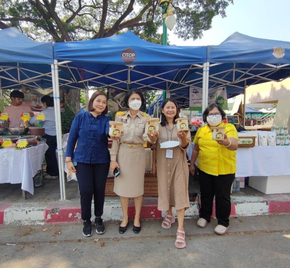 ? พช.ราชบุรี จับมือ เครือข่าย KBO จังหวัด จัดกิจกรรมทดสอบตลาดผลิตภัณฑ์ KBO ณ ตลาดนัดประชารัฐ คนไทยยิ้มได้ หน้าศาลากลางจังหวัดราชบุรี